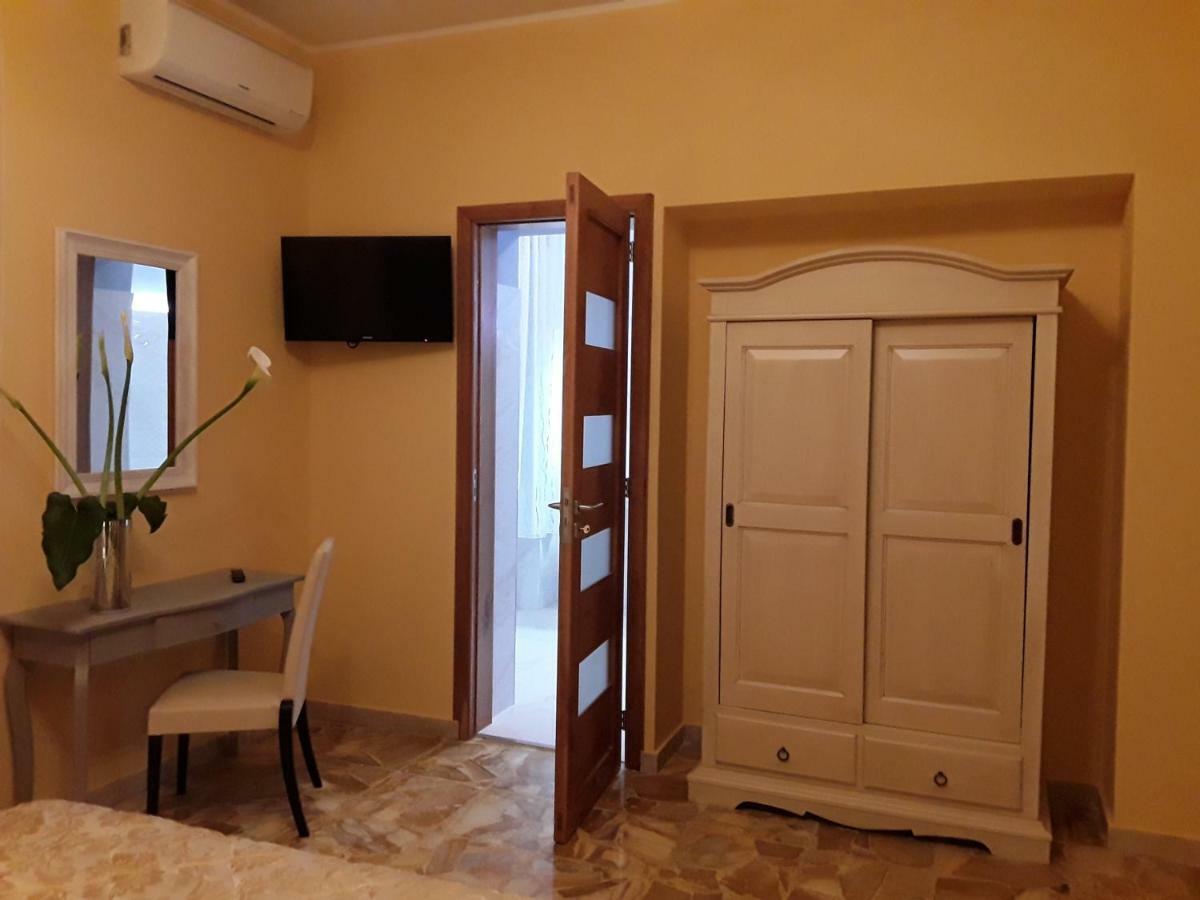 مبيت وإفطار ميلاتسو La Riviera المظهر الخارجي الصورة