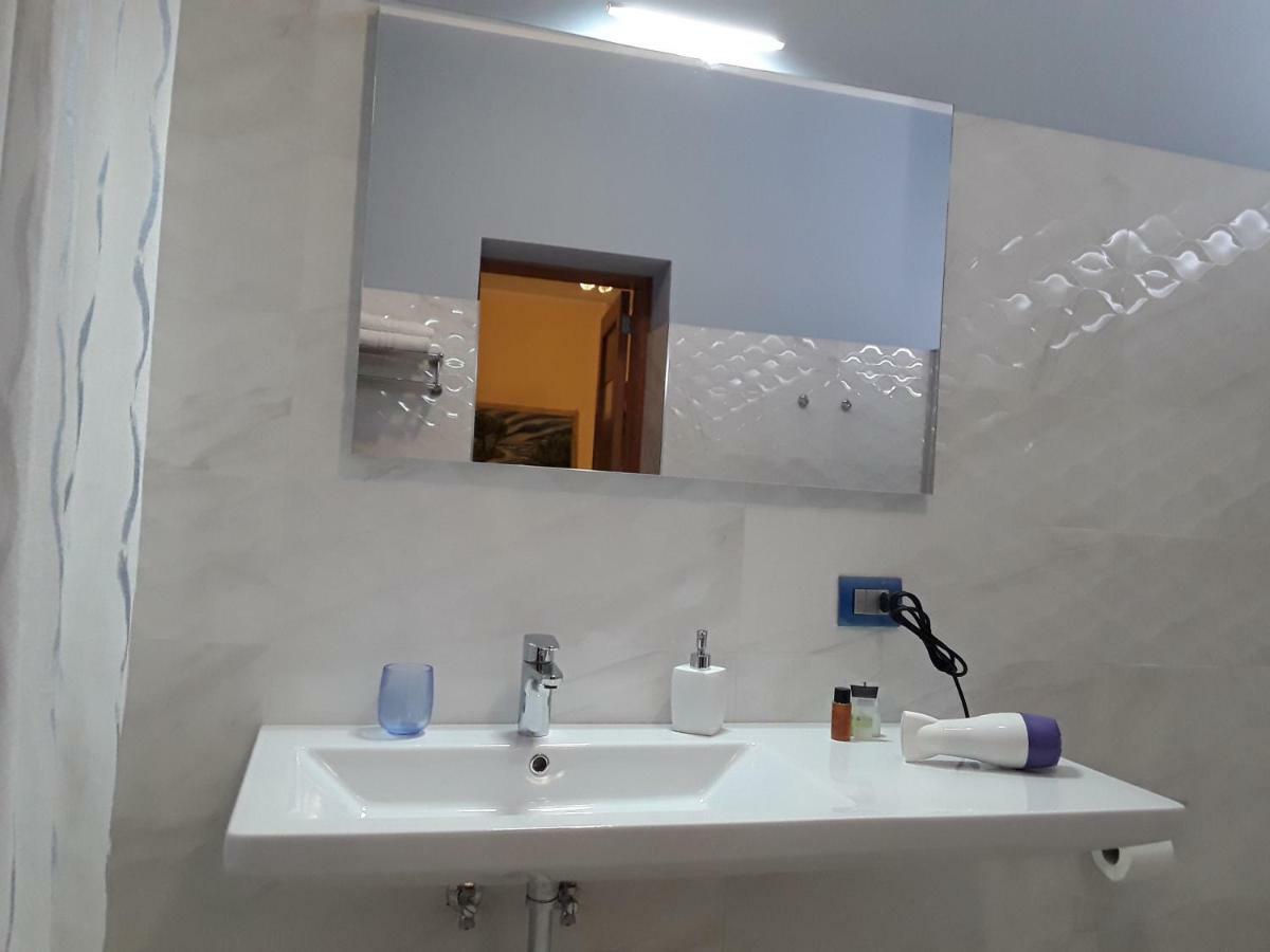 مبيت وإفطار ميلاتسو La Riviera المظهر الخارجي الصورة
