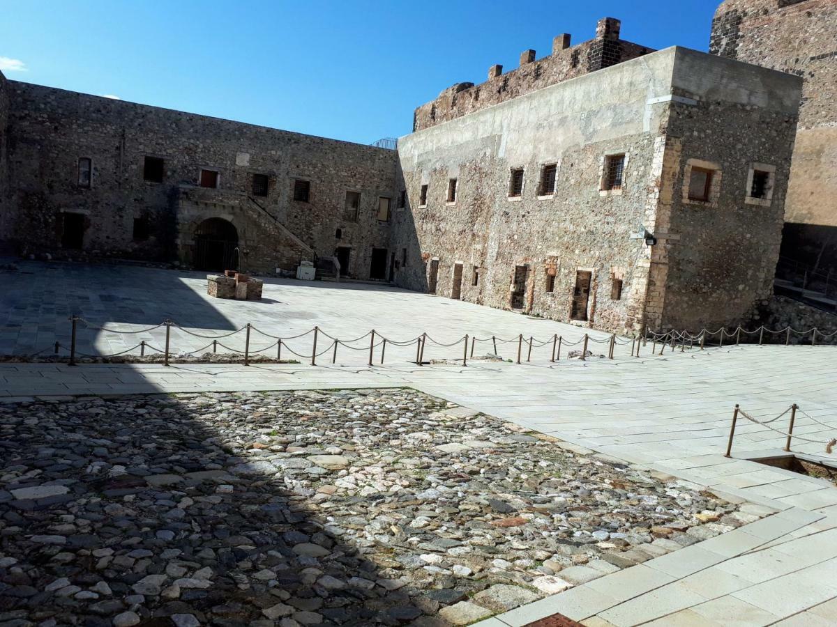 مبيت وإفطار ميلاتسو La Riviera المظهر الخارجي الصورة